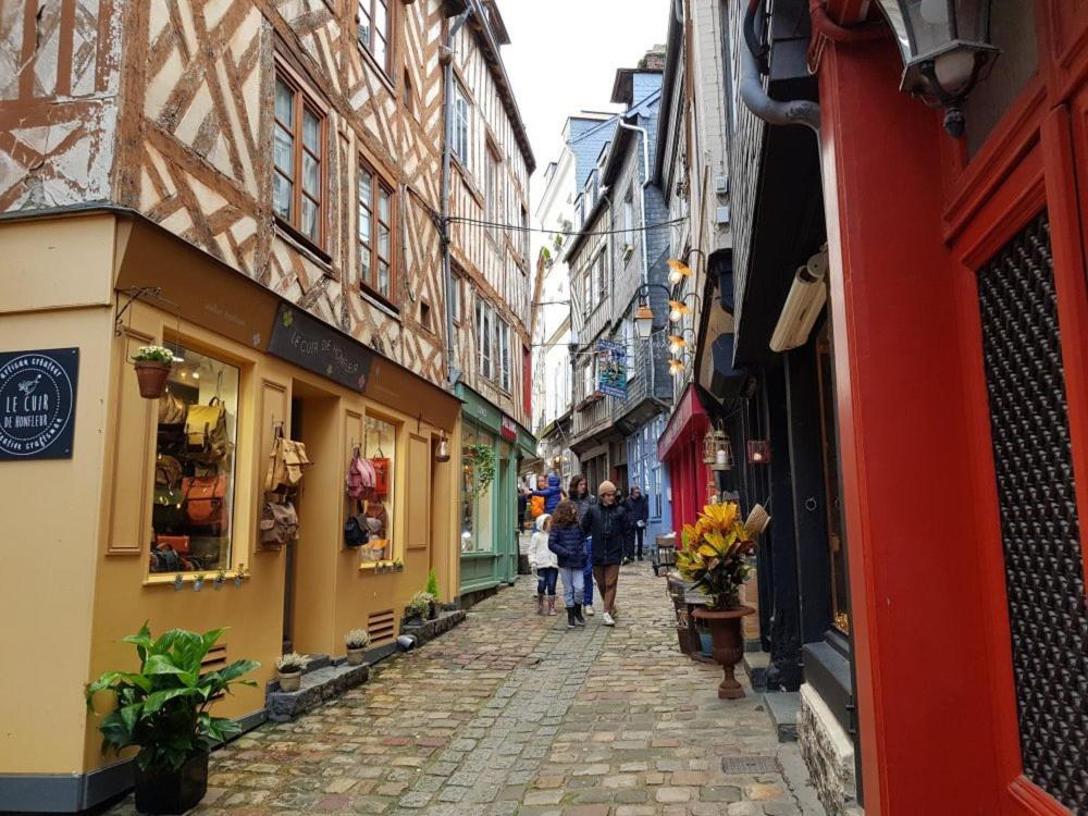 Chambre D'Hotes Du Carre Des Arts Honfleur Exteriör bild